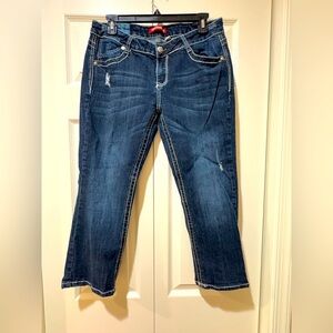 Union Bay womens Size Junior 11 cropped Distressed Blue Jeans. VGUC